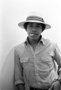Young_Barack_Obama_Smoking