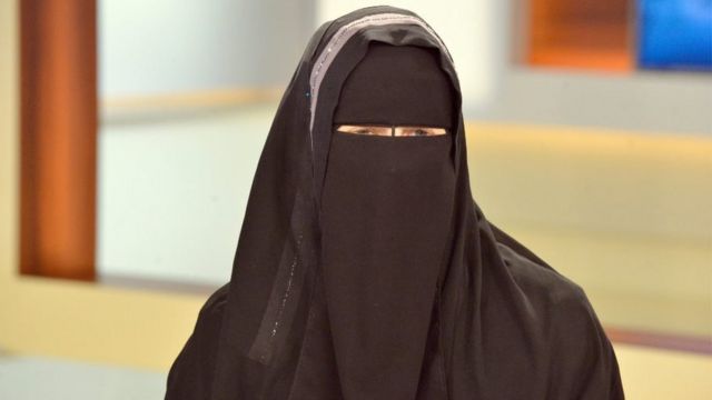 Usar una burka (en 2022) – Tercera Vía